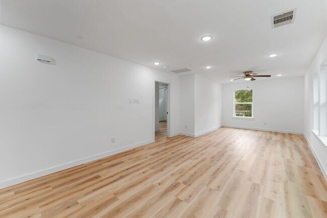 Building Photo - Brand New Home!