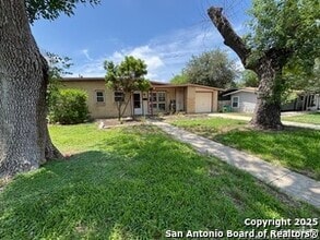 Building Photo - 318 Sprucewood Ln
