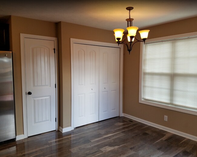 Building Photo - 501 Falkland Cir