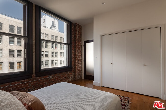 Building Photo - 460 S Spring St