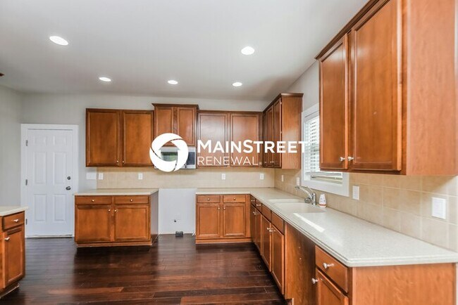 Building Photo - 4 Bedroom Pet-Friendly Home in Douglasville, GA with Main Street Renewal