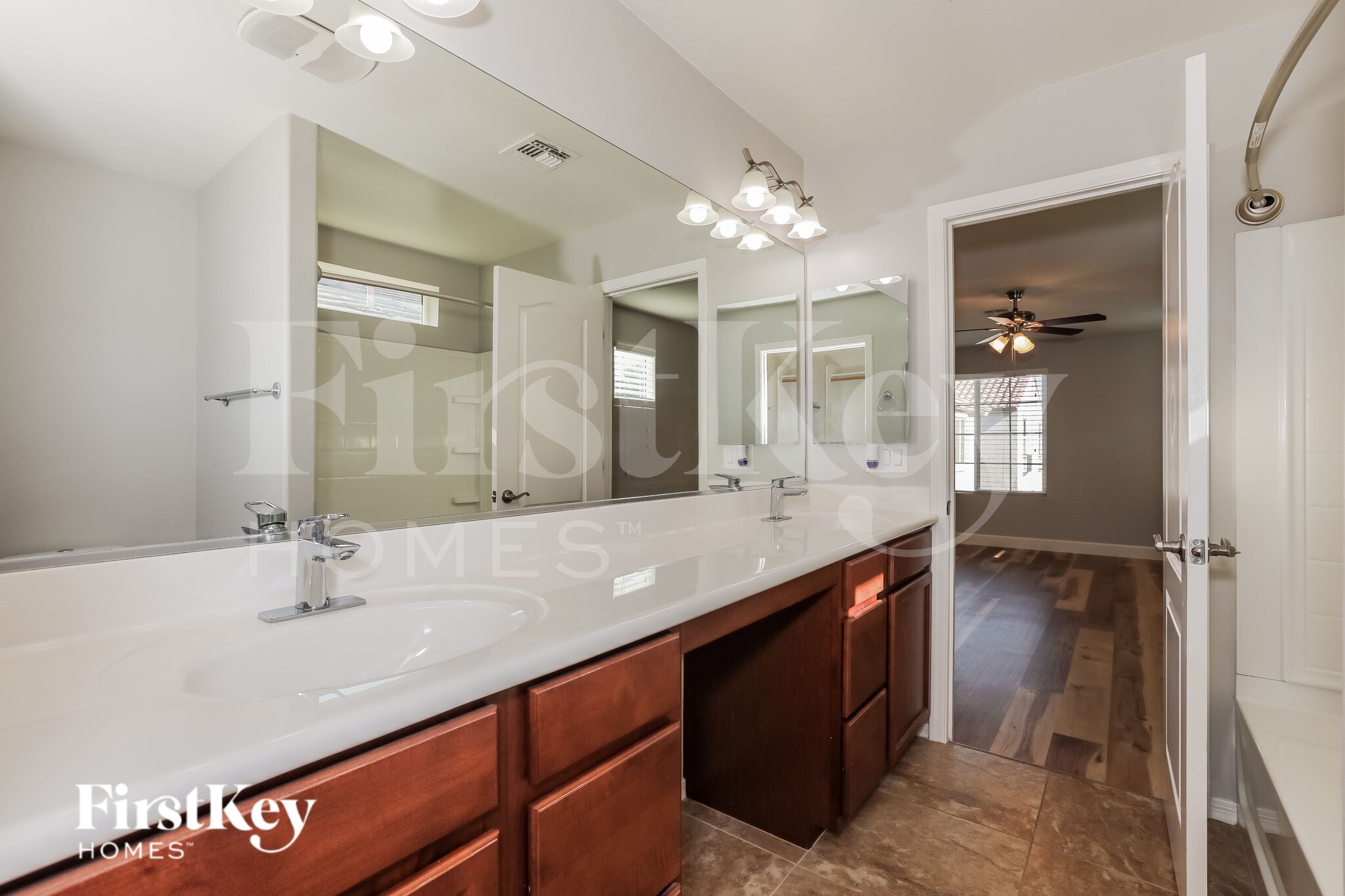 Building Photo - 940 S Henry Ln