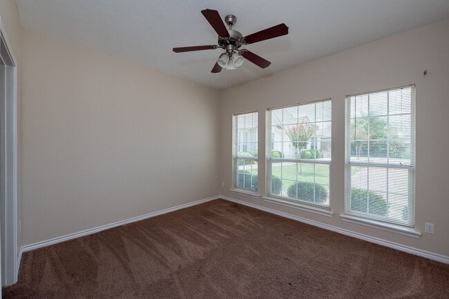 Building Photo - 3 Bed + 3 Bath - Spacious Townhome