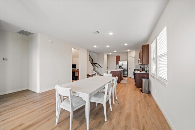 Building Photo - 4237 Red Cedar Ring Ln