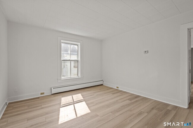 Building Photo - 63 Reynolds St
