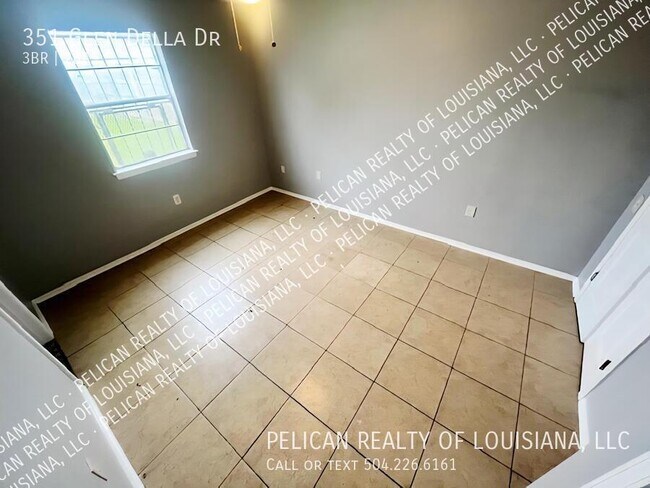 Building Photo - 351 Glen Della Dr