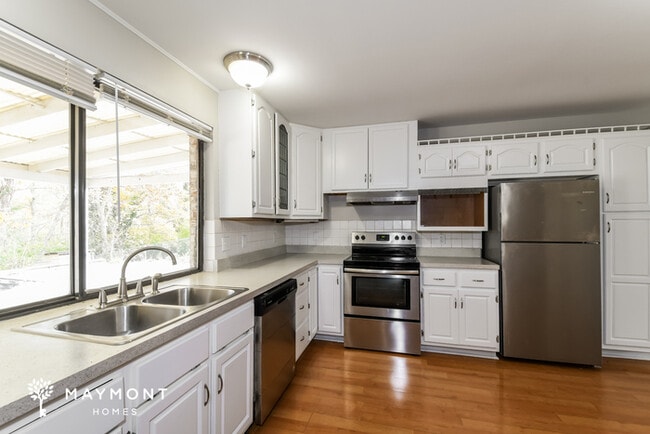 Building Photo - 3665 Seville Dr