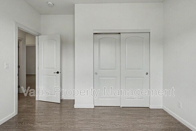 Building Photo - 2495 Benjamin Ave NW