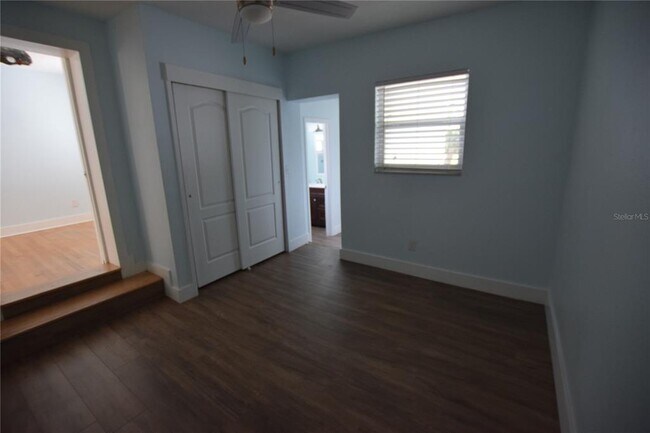 Building Photo - 2212 Hoffner Ave