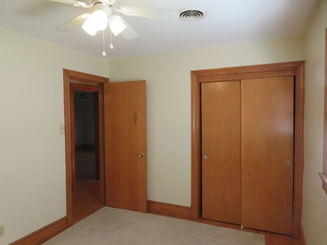 Building Photo - Meadowbrook Estates