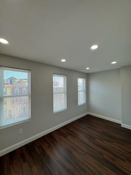 Building Photo - 10 S Ann St