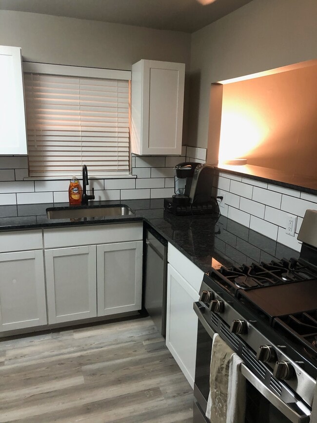 Building Photo - 810 Pine Valley Rd