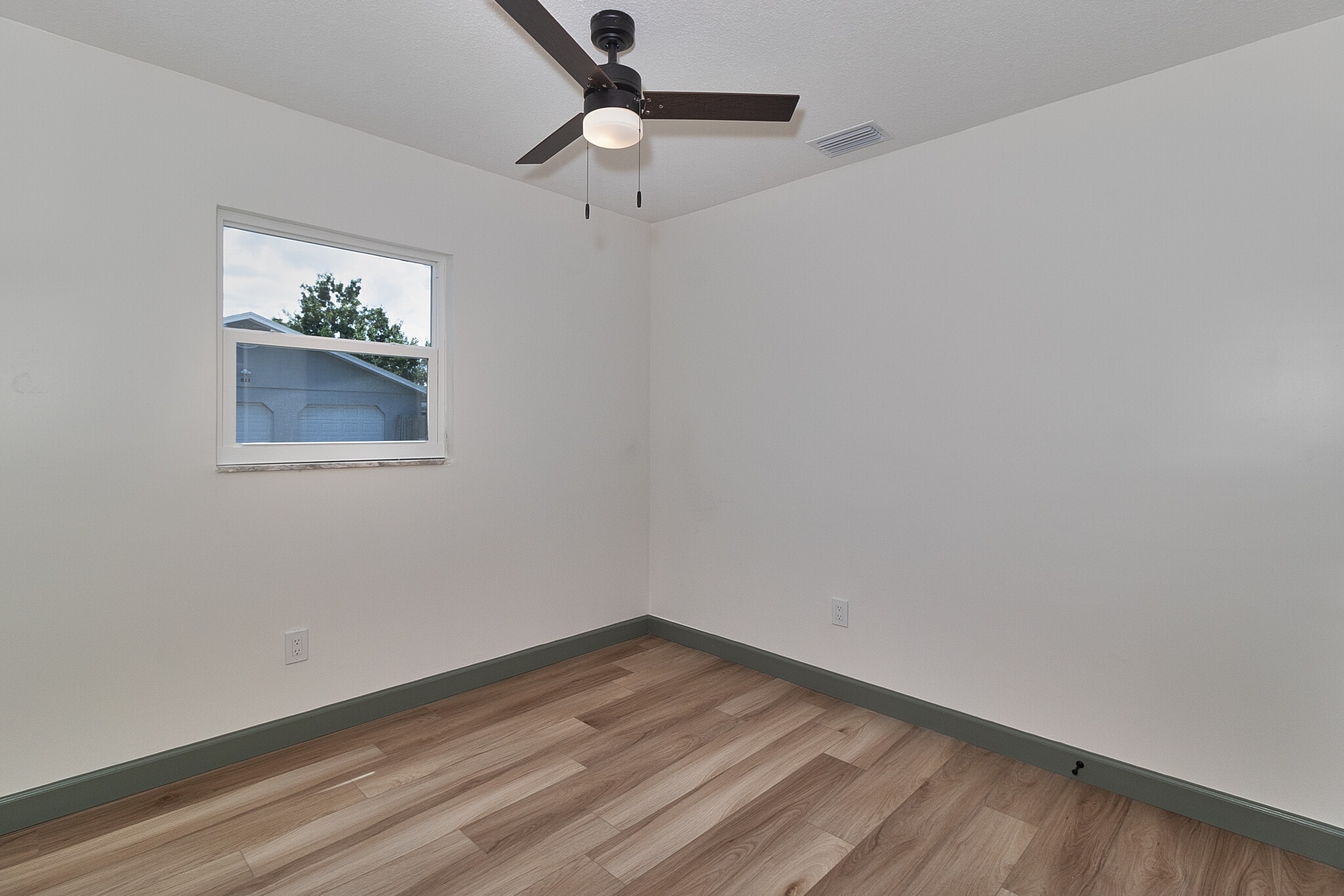 Building Photo - 510 91st Ave N