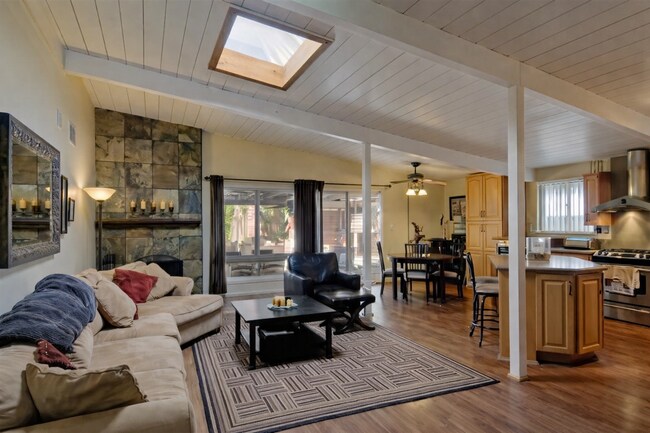 Building Photo - Spacious 3 Bed 2 Bath POOL HOUSE!! Right next to SDSU