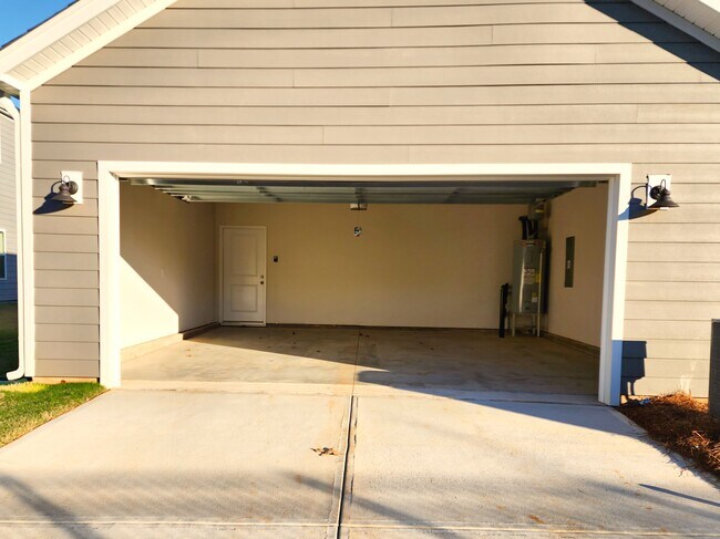 Building Photo - 13210 Kenworth Rd