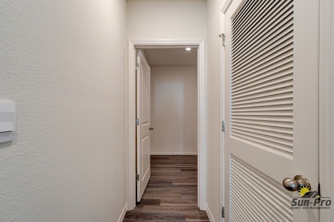 Building Photo - 4240 Acoma Dr