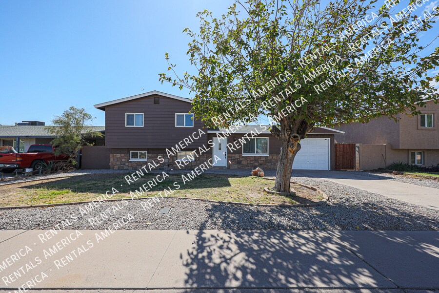 Building Photo - 727 E Taylor St