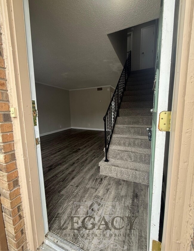 Building Photo - 1073 Harold Dr