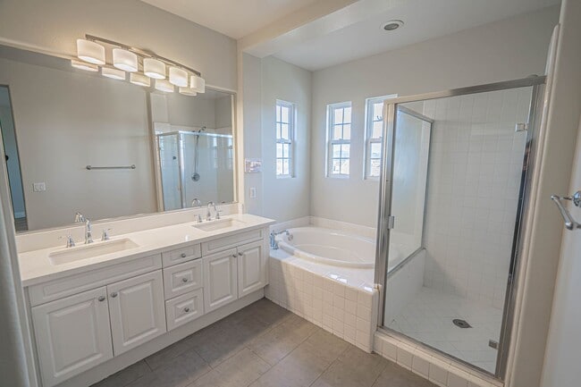 Building Photo - Spacious 4-Bedroom Home with Downstairs Bed/Bath & Full Community Access in Valencia!