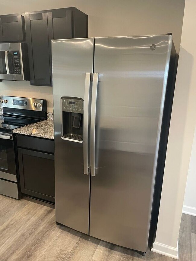 Building Photo - Stunning 3BR 3BA Home w/ Private Patio • Full Appliance Suite • Wooded-View Patio in Nashville