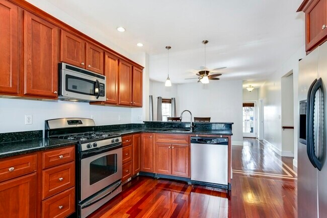 Building Photo - 77 Adams St