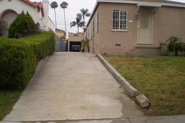 Building Photo - 7823 S Normandie Ave