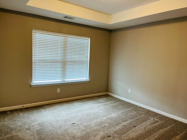 Building Photo - WOW! 5 bed, 4 full baths, brick exterior, ...