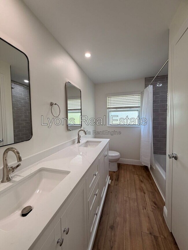 Building Photo - 10621 McGregor Blvd