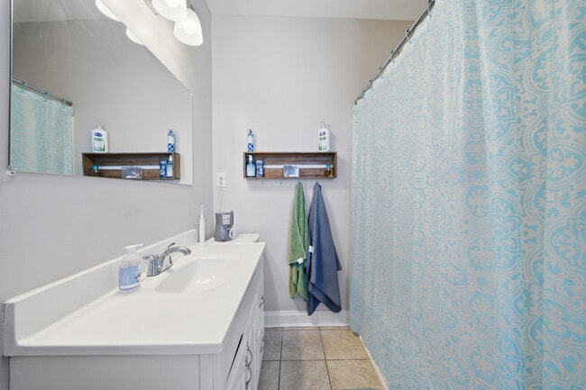 Building Photo - 146 W Seaview Ave