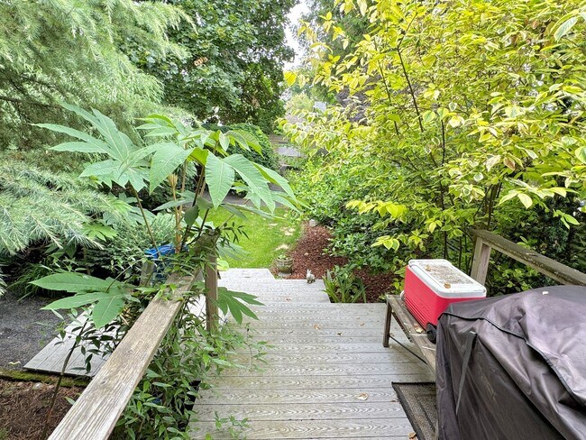 Building Photo - Rose City Park Bungalow with Finished Atti...