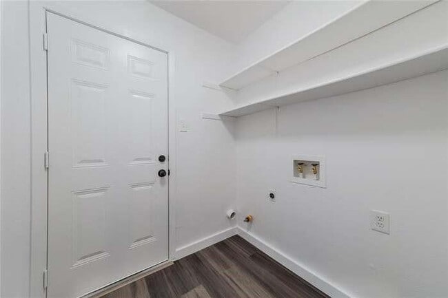 Building Photo - 5535 Pine Pl