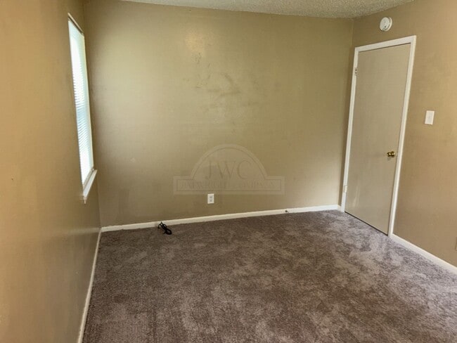 Building Photo - 1302 Becker Dr