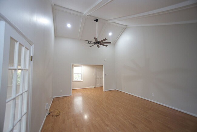 Building Photo - Renovated One Level Home in Fantastic North Raleigh Location!