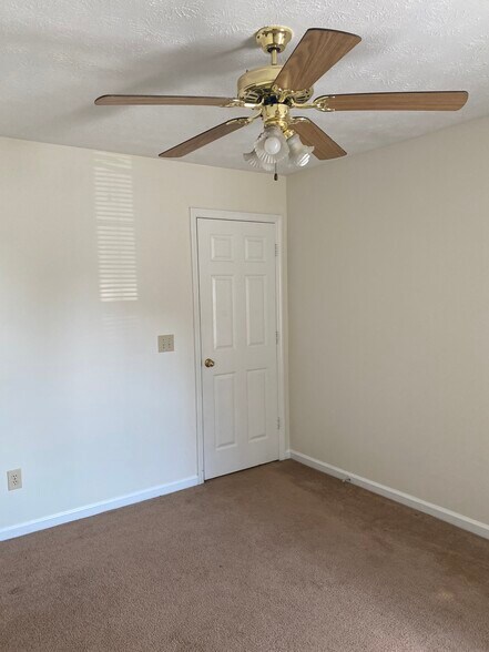 Master Bedroom - 1963 Bluff Ct