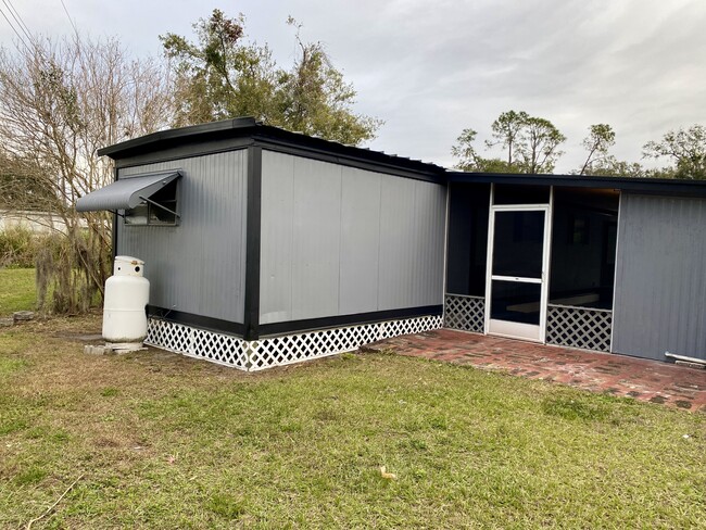 Building Photo - 1134 Lakewood Cir E