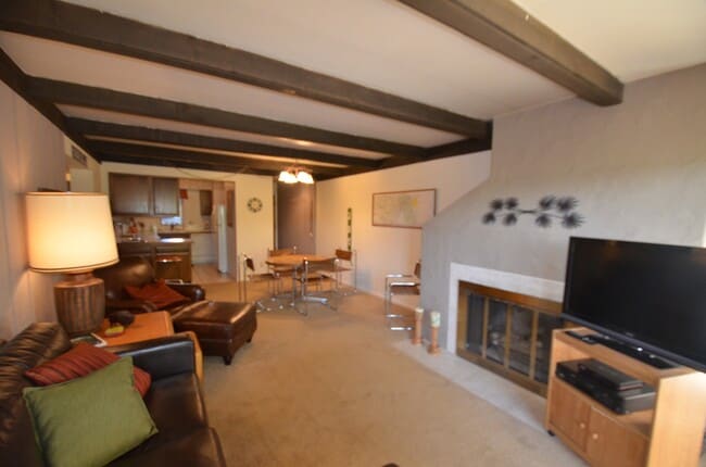 Building Photo - Long Winter Lease!  Fully Furnished, on bu...