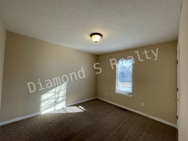 Building Photo - Lovely 3 bedroom home available!  Sequiota...
