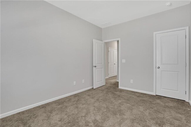 Building Photo - 1954 Sanford Dr