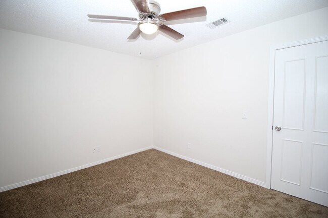 Building Photo - Foxborough Townhome with Modern Flooring &...