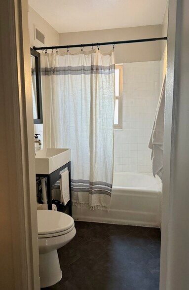 Full Bath - 2909 Brinker Ave