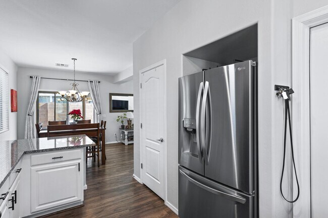 Building Photo - 3846 E Palmer St