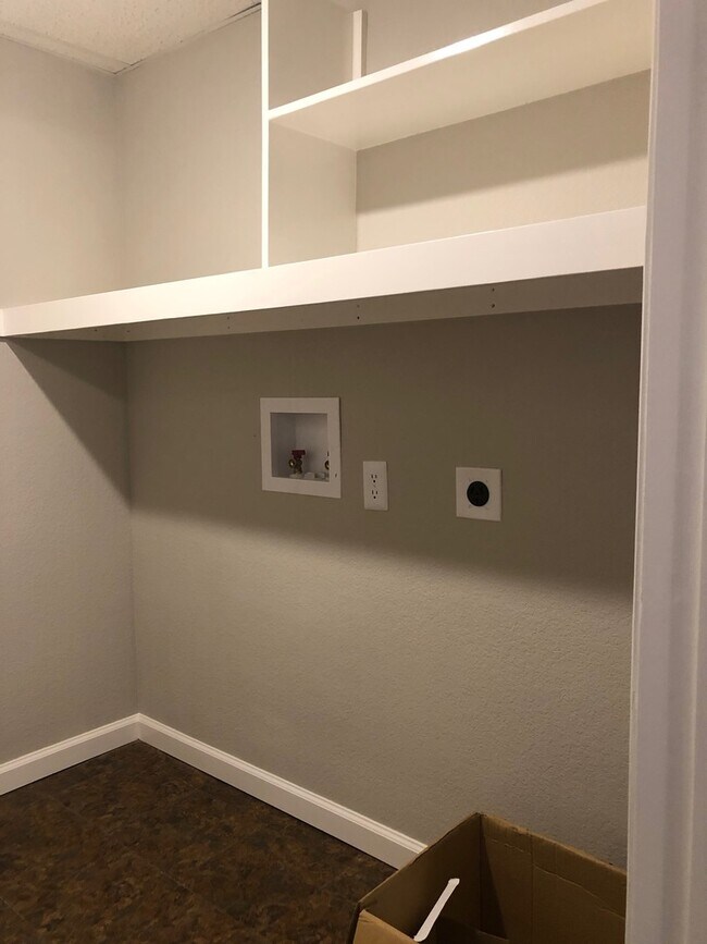Building Photo - 4 Bedroom / 2.5 Baths / 2 Car Garage with ...