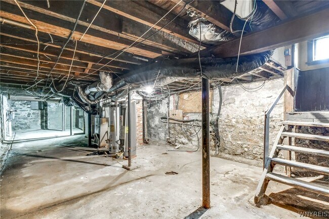 Building Photo - 76 Chester St