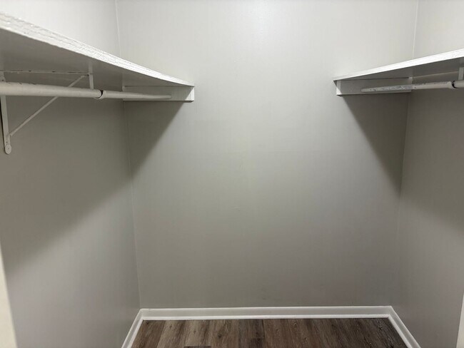 Building Photo - 515 Basswood Ave