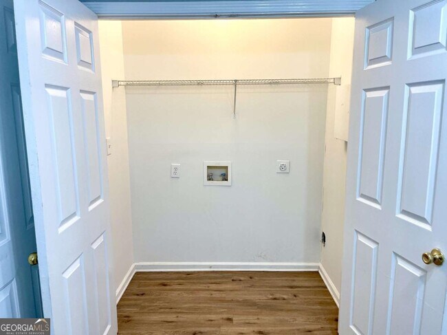Building Photo - 215 Mountain Ridge