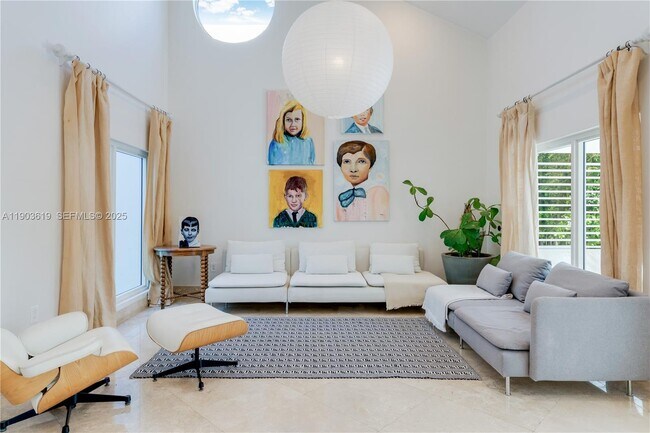 Building Photo - 525 Ridgewood Rd