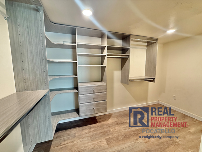 Building Photo - 3 bed 2 bath - 1 car garage - Bonus room -...