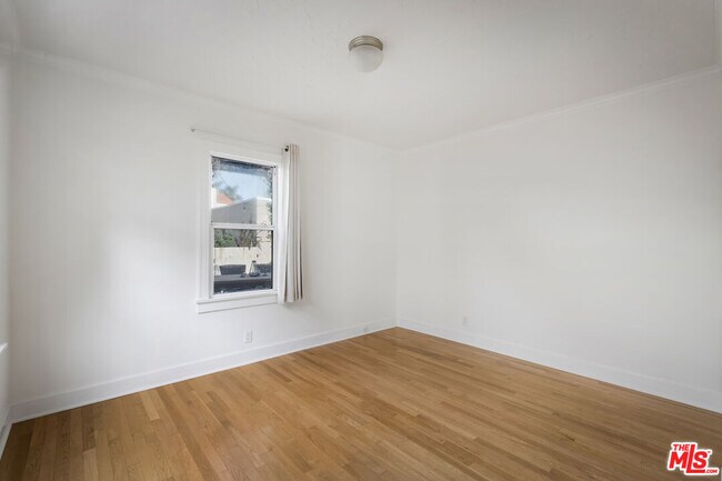 Building Photo - 3659 Glenfeliz Blvd