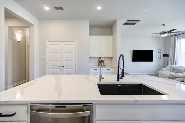Building Photo - 4110 Sherman Oak Ln