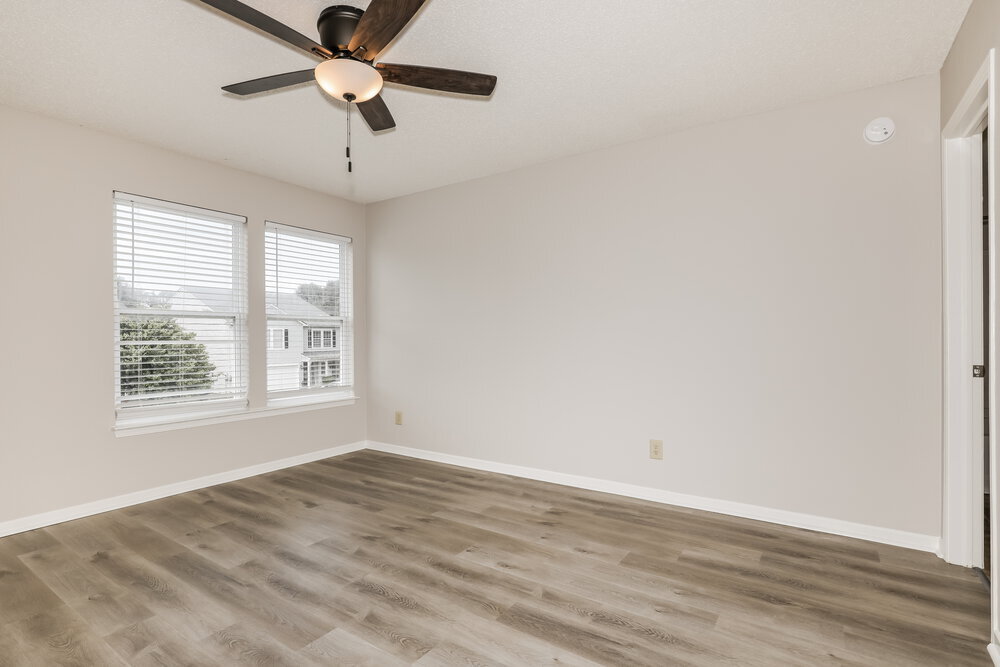 Building Photo - 11351 N Creekside Dr